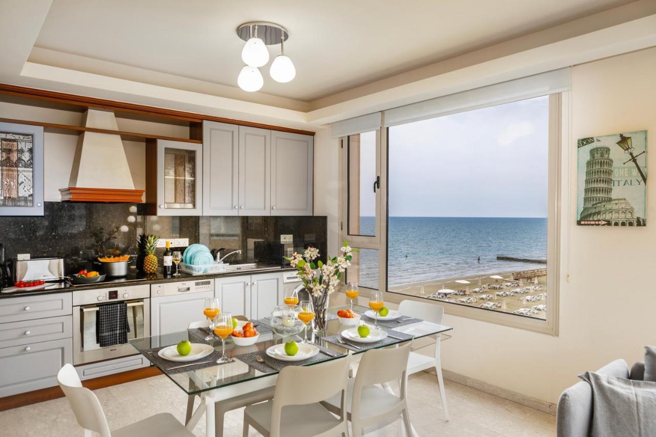 Mackenzie Beachfront Eftyhia Suite Lárnaka Eksteriør bilde