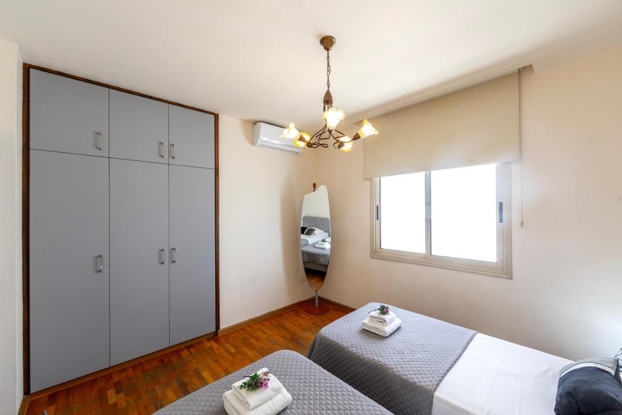 Mackenzie Beachfront Eftyhia Suite Lárnaka Eksteriør bilde