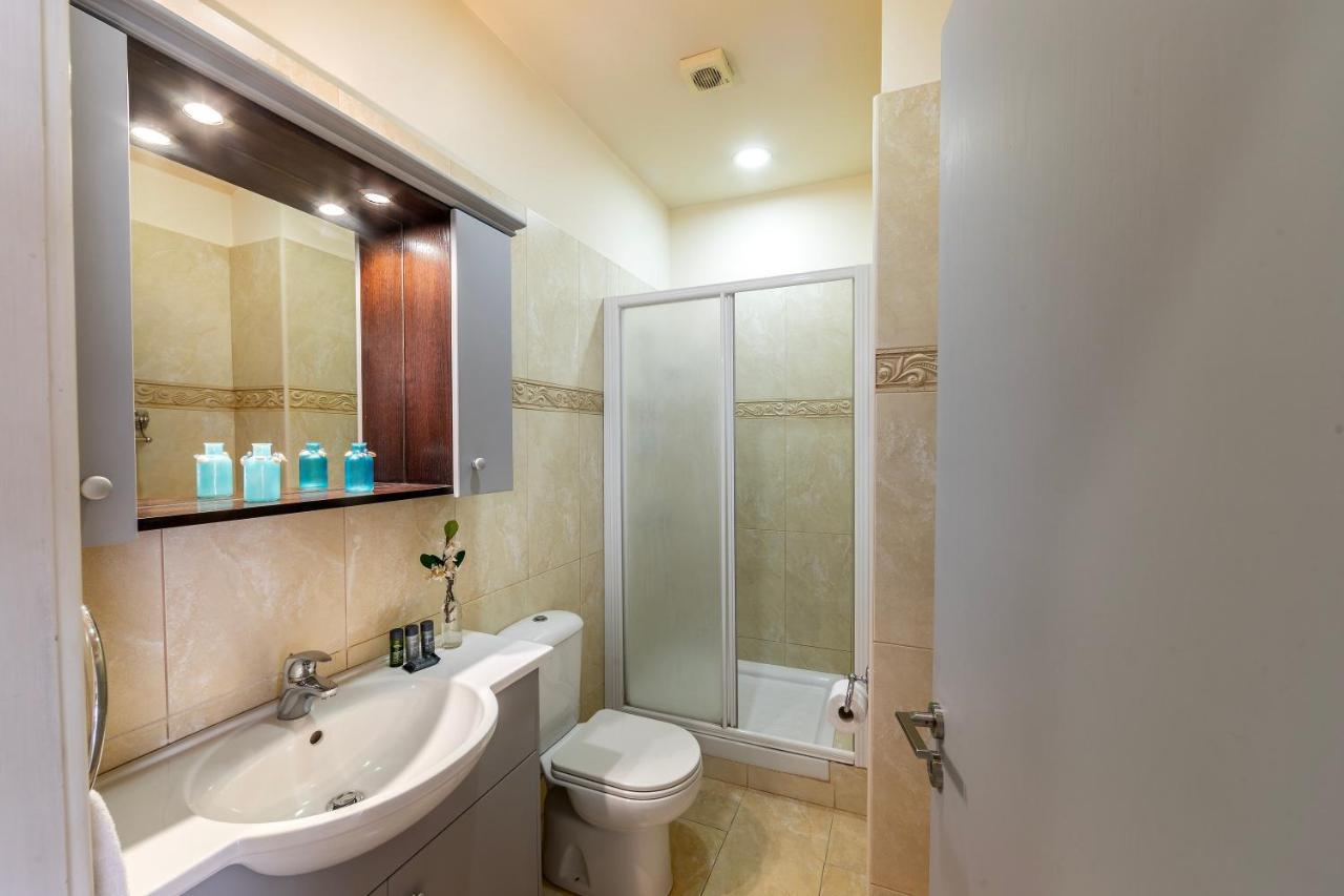 Mackenzie Beachfront Eftyhia Suite Lárnaka Eksteriør bilde