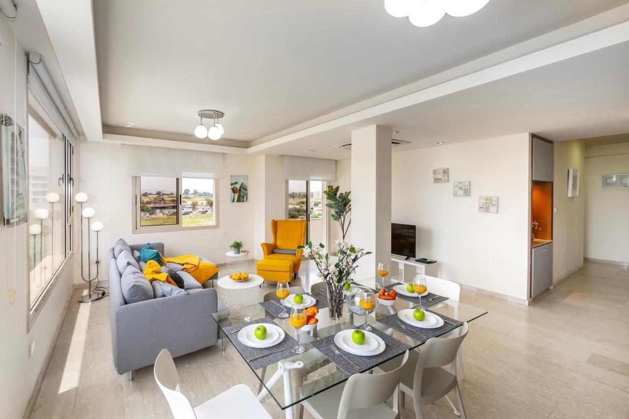 Mackenzie Beachfront Eftyhia Suite Lárnaka Eksteriør bilde