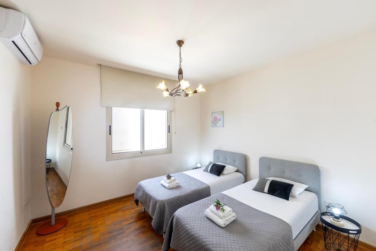 Mackenzie Beachfront Eftyhia Suite Lárnaka Eksteriør bilde