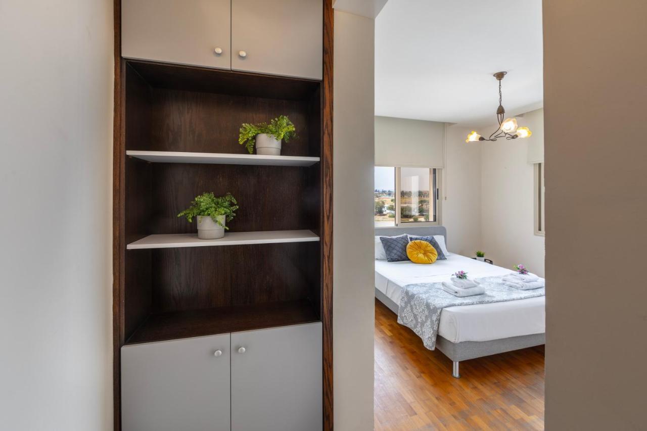 Mackenzie Beachfront Eftyhia Suite Lárnaka Eksteriør bilde